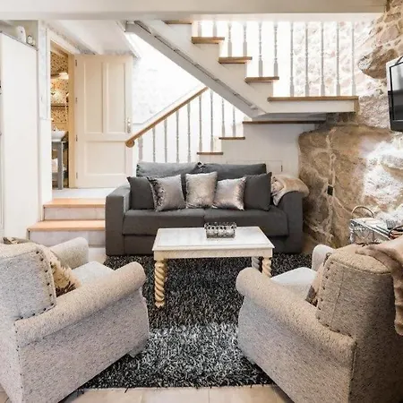 Casa De Carmen Banera, Chimeneas De Lena Y Terraza * Corcubión