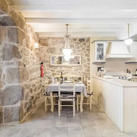 Casa De Carmen Banera, Chimeneas De Lena Y Terraza Corcubion